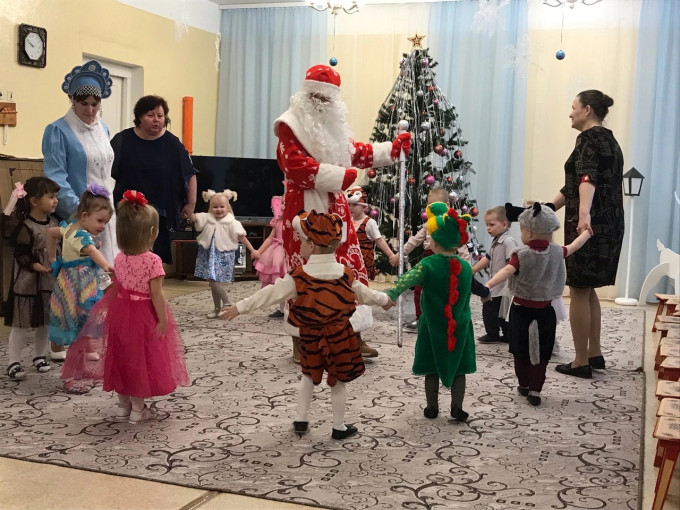 Новогодние утренники в детском саду Новогодние утренники в детском саду.